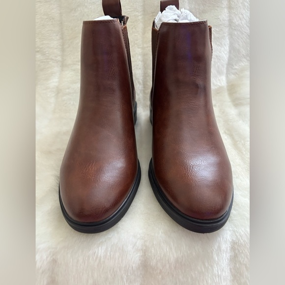 Brown Booties- Ankle Boots Size 4 Youth/6 Women’s - Picture 2 of 9